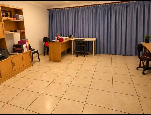 3 BEDROOM HOUSE FOR SALE IN BIRCHLEIGH NORTH